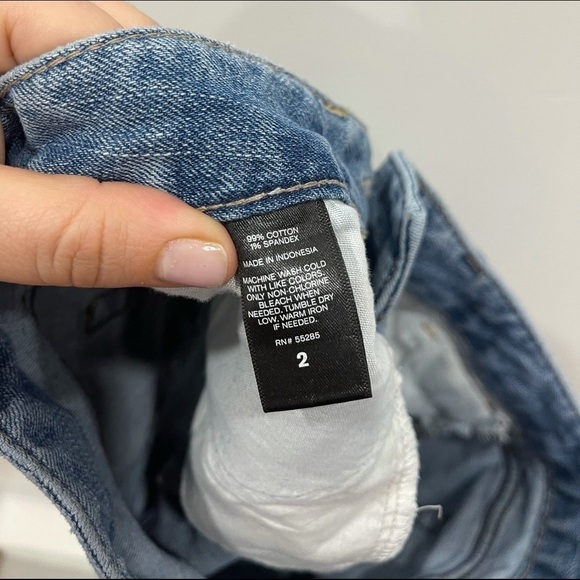 Express Denim Raw Hem Cuffed Shorts Light Wash 2 - Picture 5 of 6